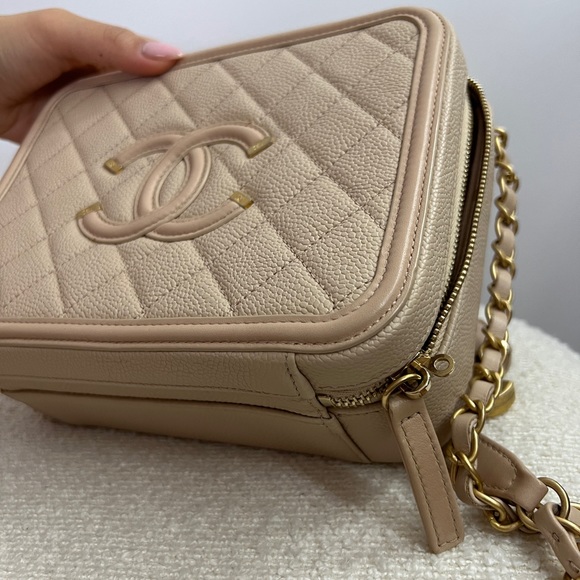 Chanel medium beige vanity case - Picture 6 of 8